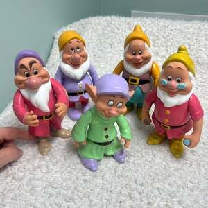 Snow White and the Seven Dwarfs Vintage Vinyl Toy Doll Disney Thailand Set of 5